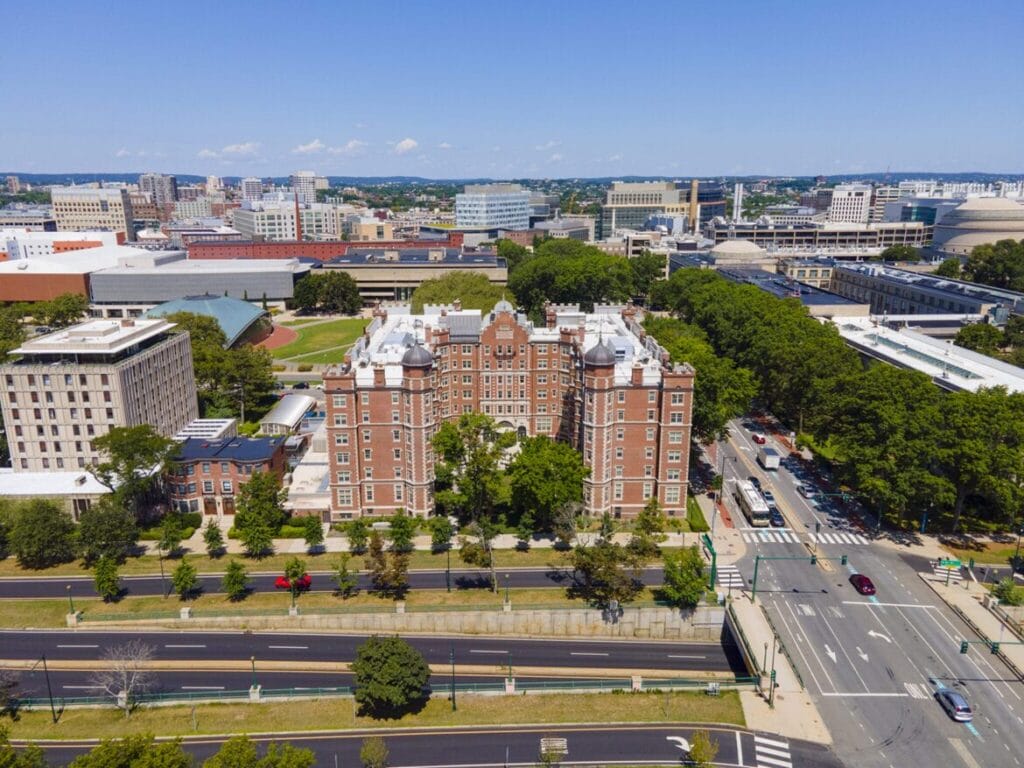 Round-the-clock EV charging for nonstop campus fleets 5