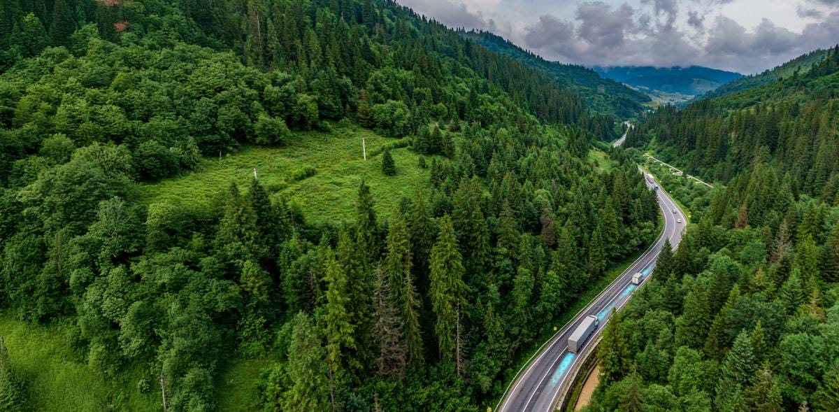 Dynamic wireless charging on highways